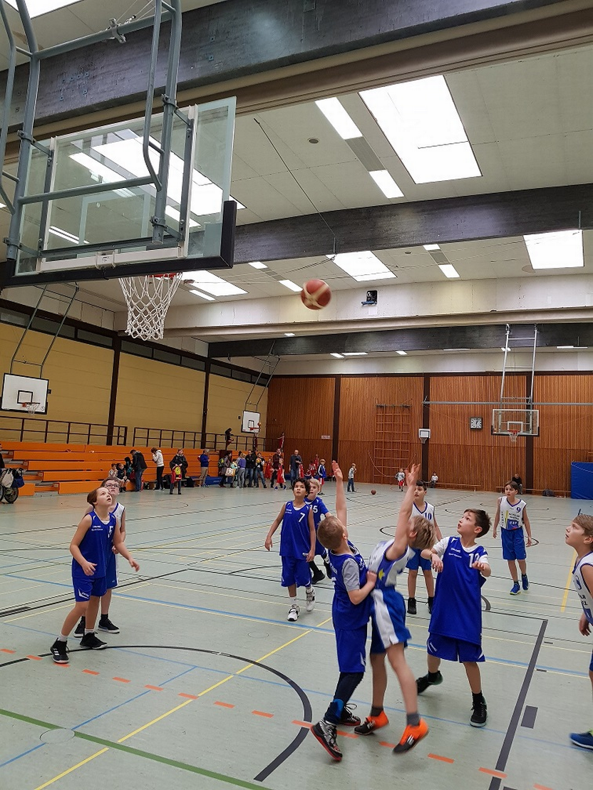 Volle Halle in Bernkastel beim U10 Basketball-Turnier